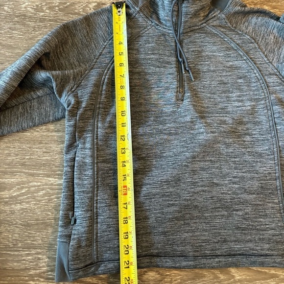 Athleta Altitude 1/2 zip sweatshirt. Gray. Women’s Medium - Picture 5 of 15